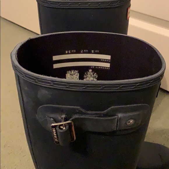 Navy blue Hunter rain boots - Picture 6 of 7